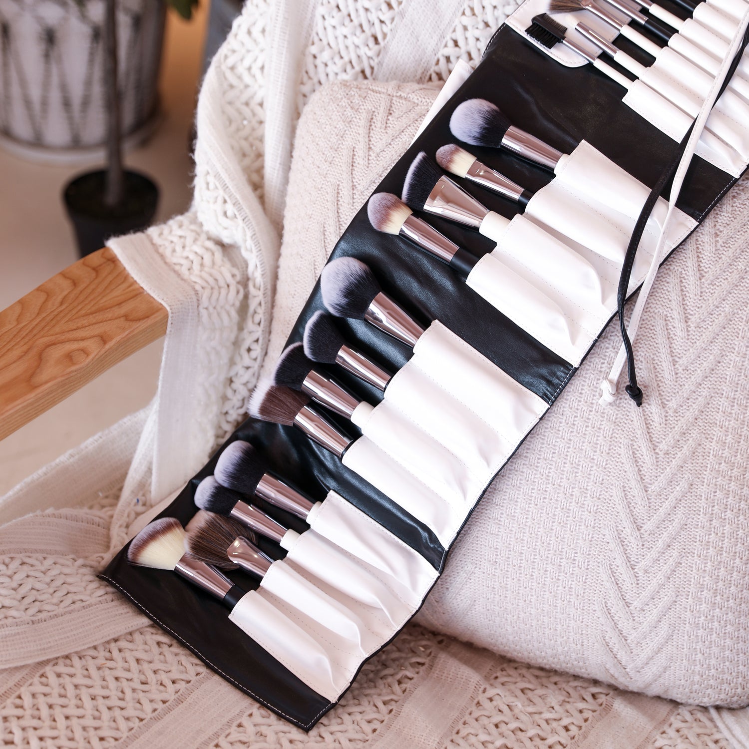How to Choose Makeup Brushes