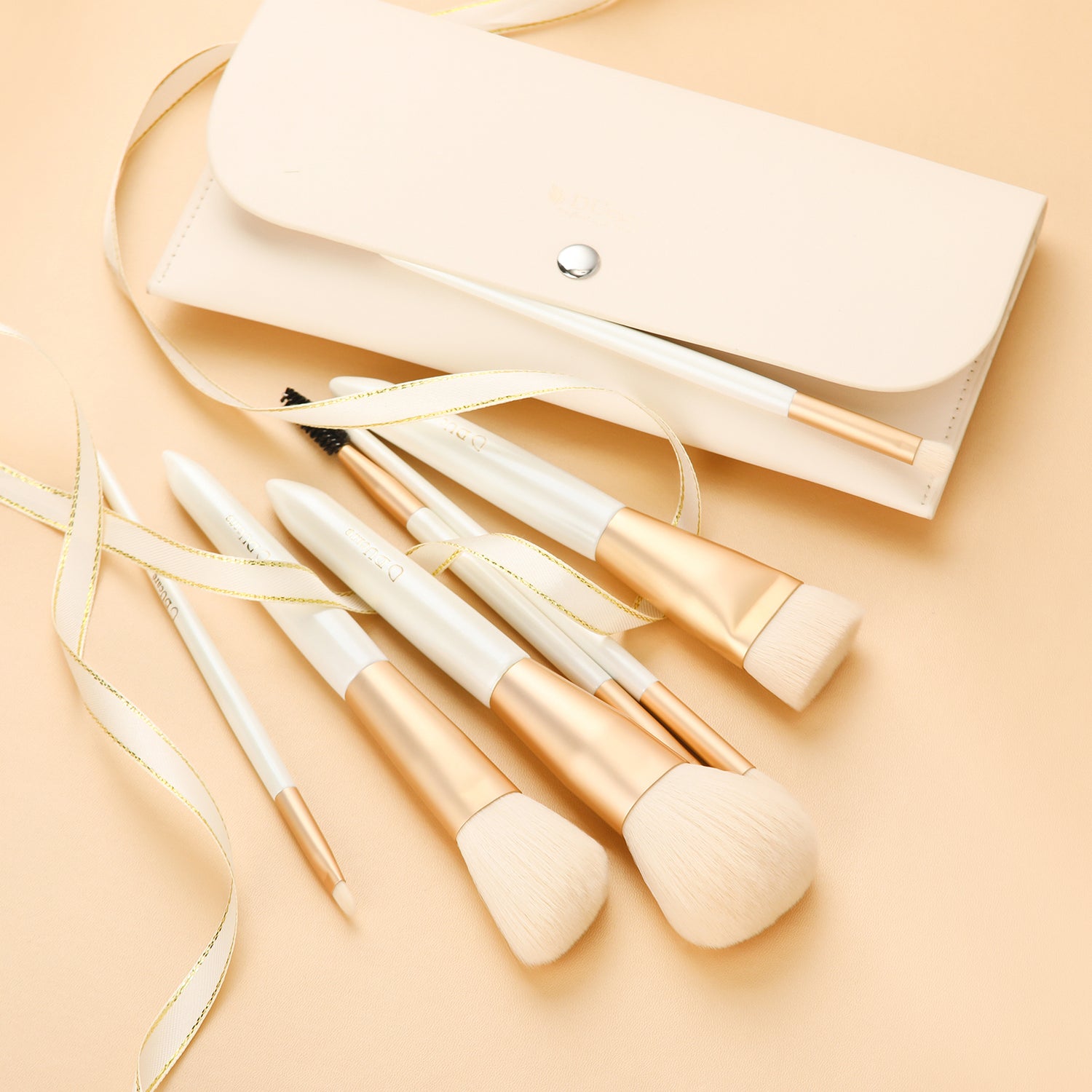 7 Piece Platinum Makeup Brush Set with Bag