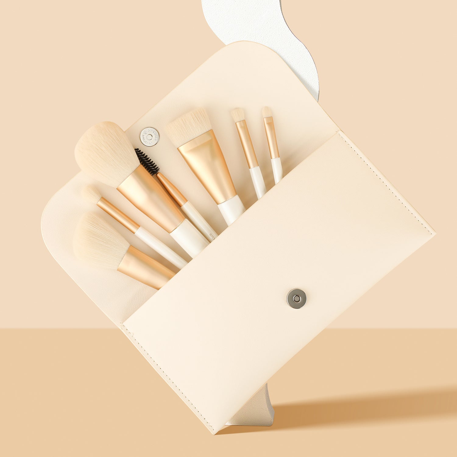 7 Piece Platinum Makeup Brush Set with Bag