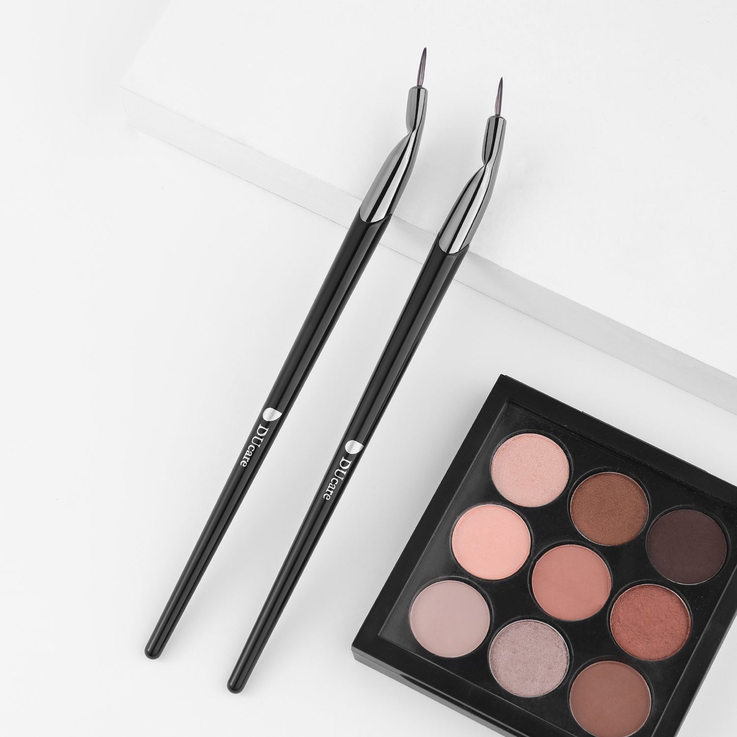 Angled Eyeliner Brush-V04