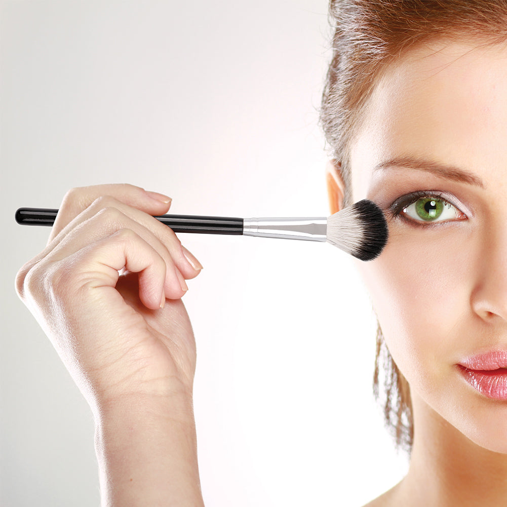 real-techniques-highlighter-brush