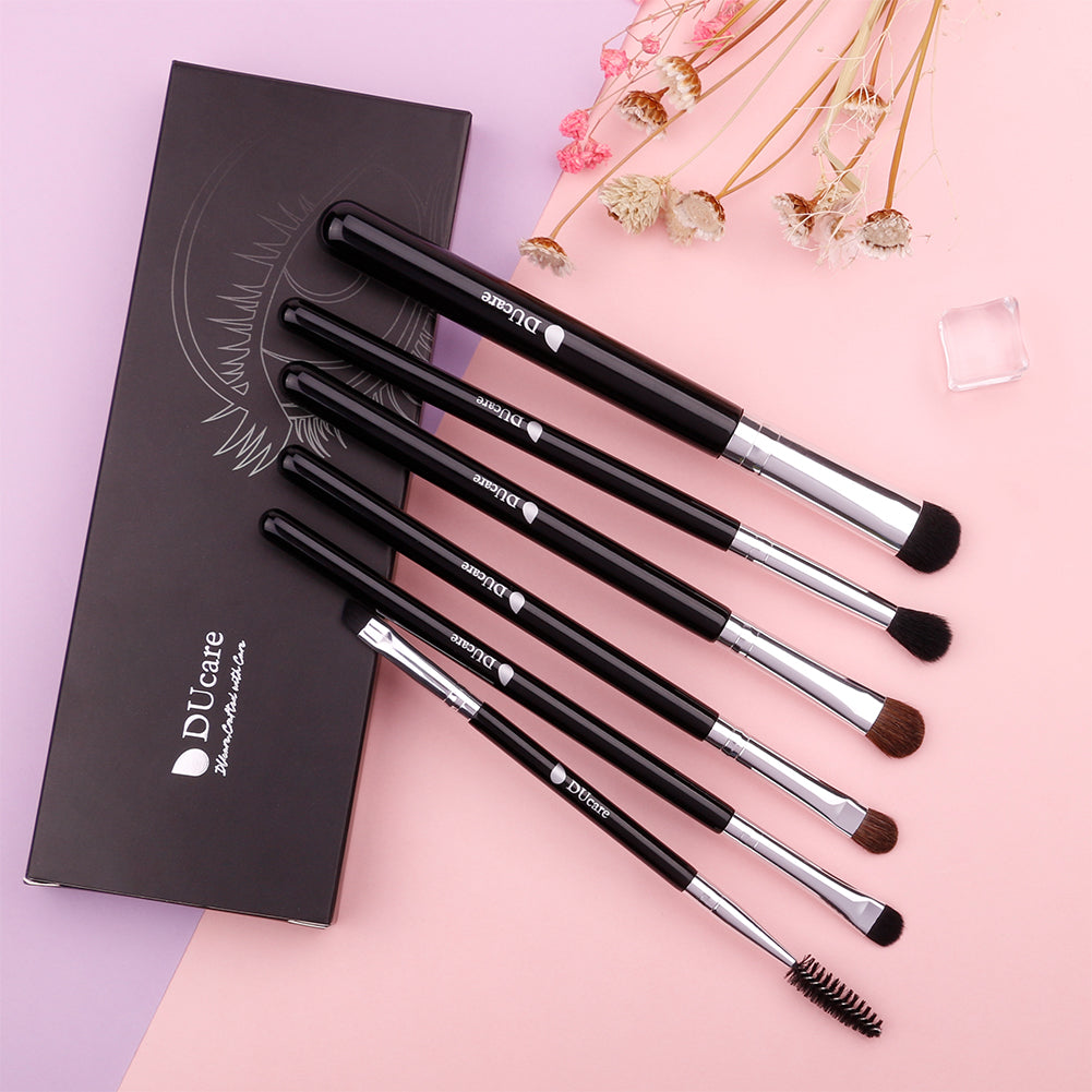 flat-eyeliner-brush